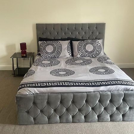 Stylish 1-Bed Apt - Sleeps 4 - Parking - Wifi Manchester Exterior photo