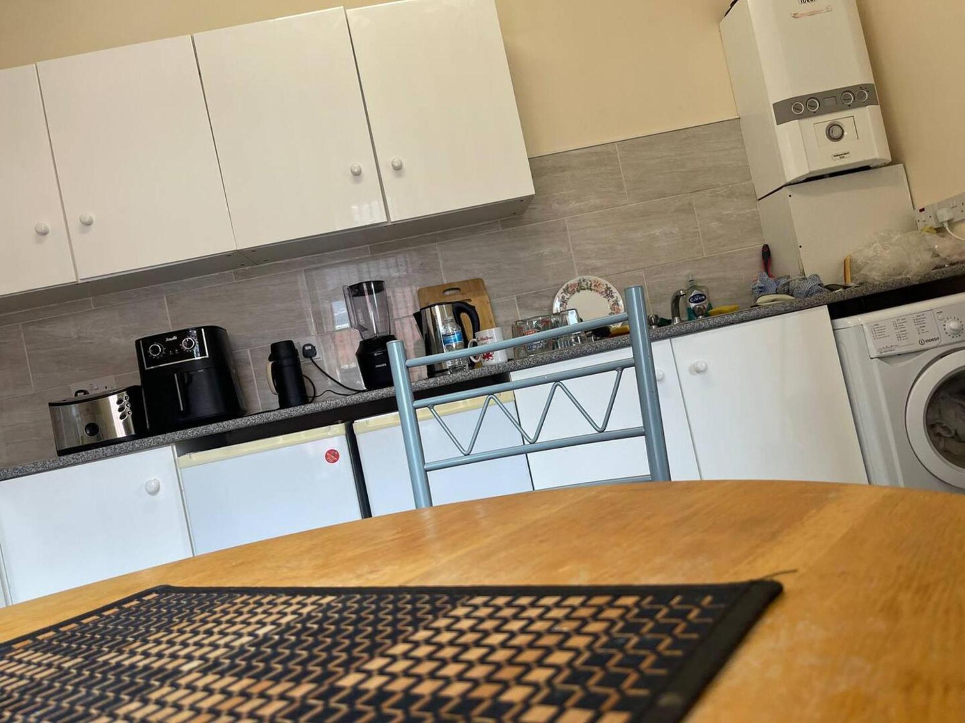 Stylish 1-Bed Apt - Sleeps 4 - Parking - Wifi Manchester Exterior photo