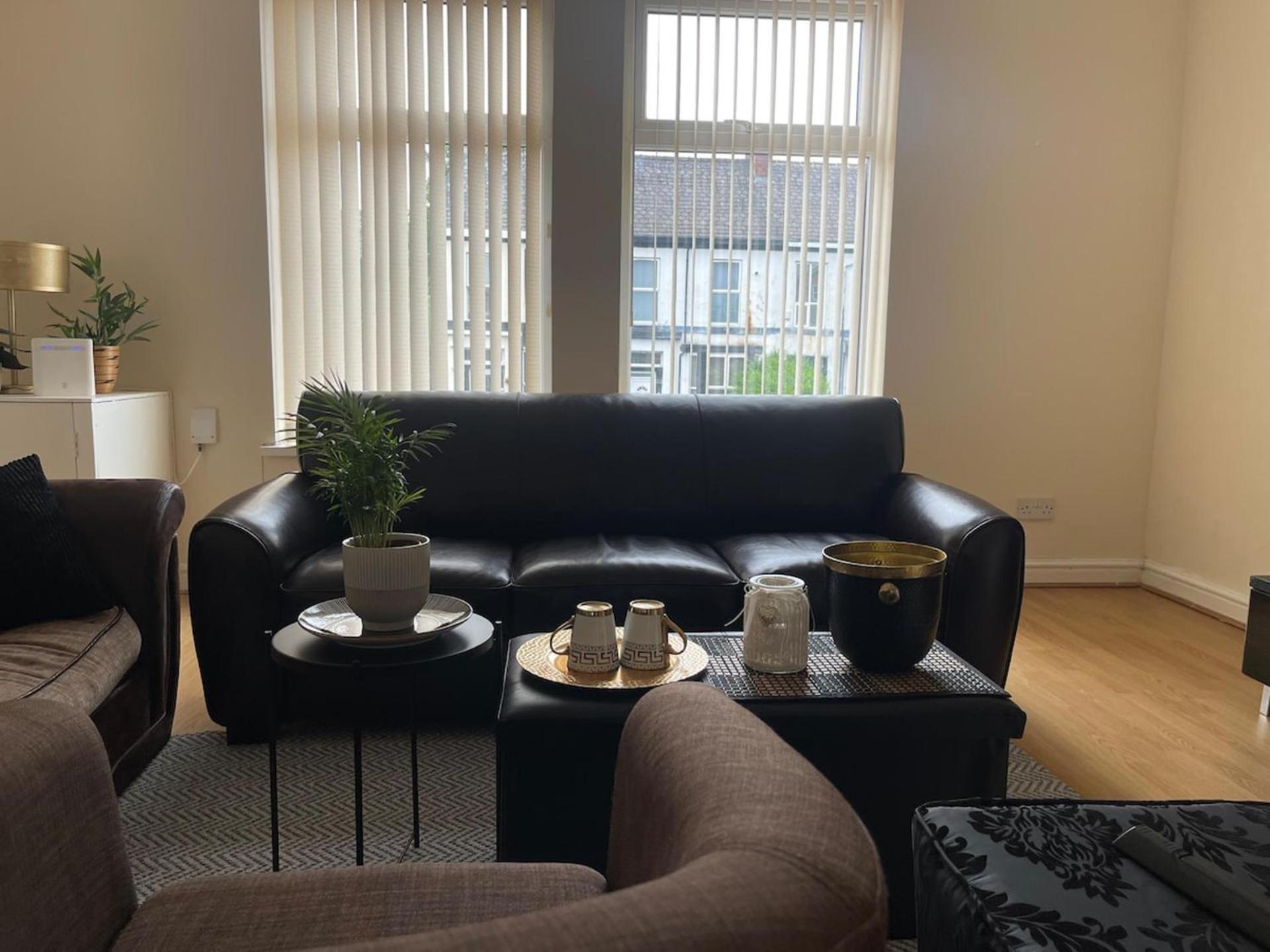 Stylish 1-Bed Apt - Sleeps 4 - Parking - Wifi Manchester Exterior photo